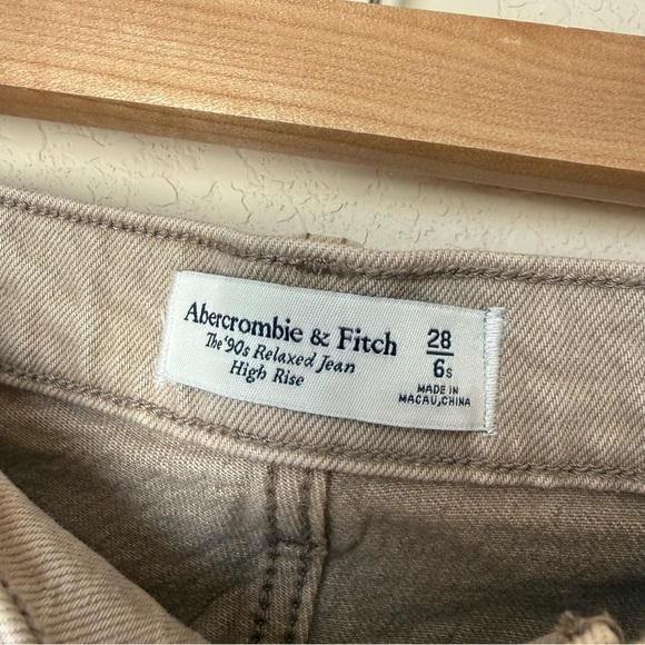 Abercrombie & Fitch The '90s Relaxed Jean High Rise Tan Size 28 | 6S - Picture 3 of 4